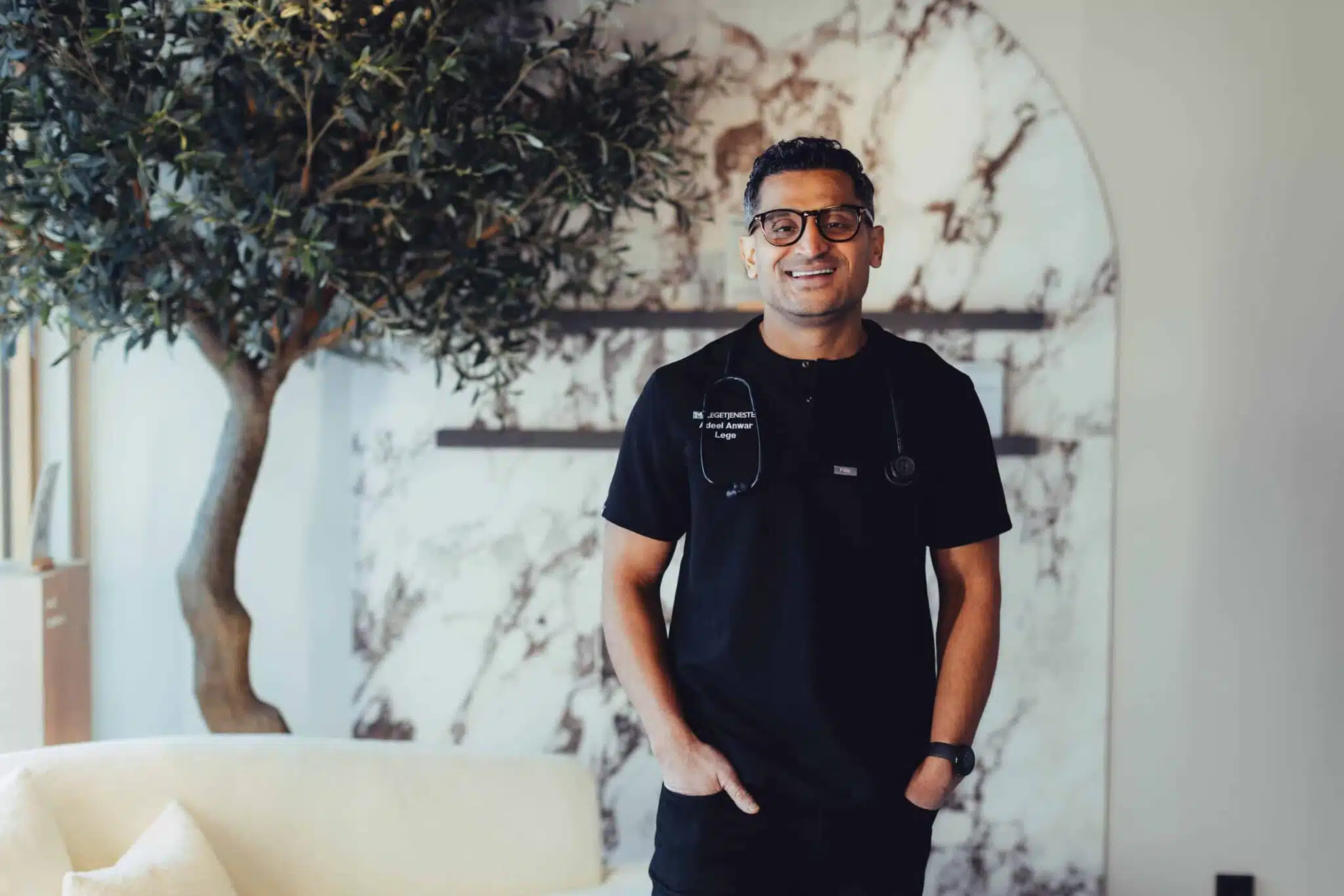Dr. Adeel Anwar - Medisinsk ansvarlig lege